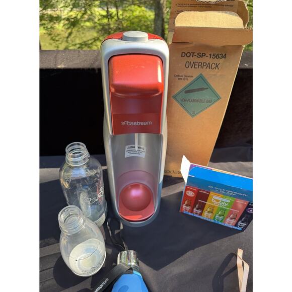 Sodastream Soda Sparkling Water Maker Machine Lot 3 Tanks Flavor Bottles & More! - Picture 10 of 10